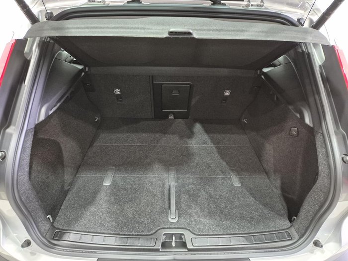 2024 Volvo XC40 Ultimate B4 Dark