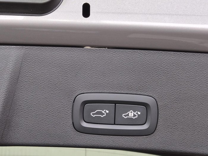 2024 Volvo XC40 Ultimate B4 Dark MY24 AWD Silver Dawn