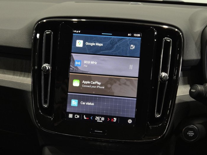 2024 Volvo XC40 Ultimate B4 Dark