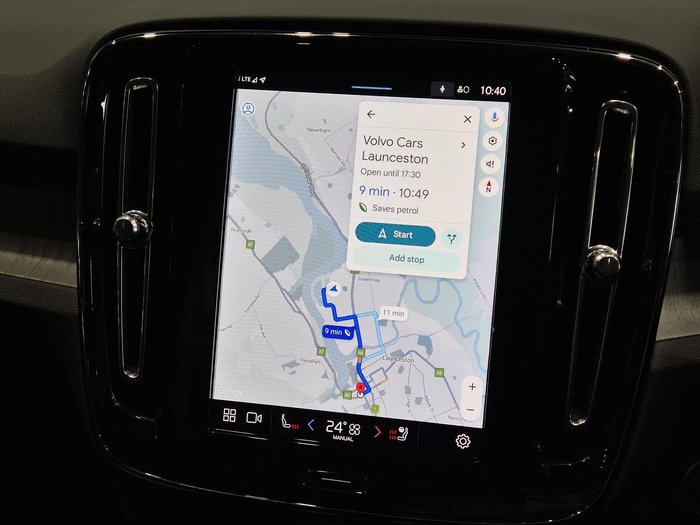 2024 Volvo XC40 Ultimate B4 Dark