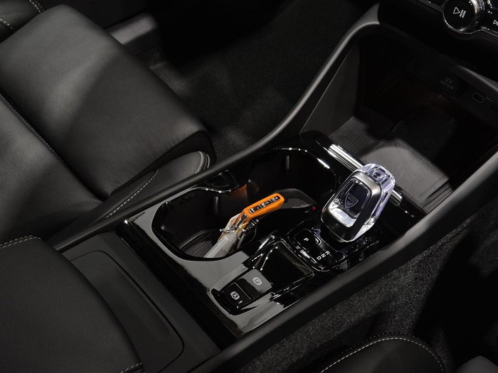 2024 Volvo XC40 Ultimate B4 Dark