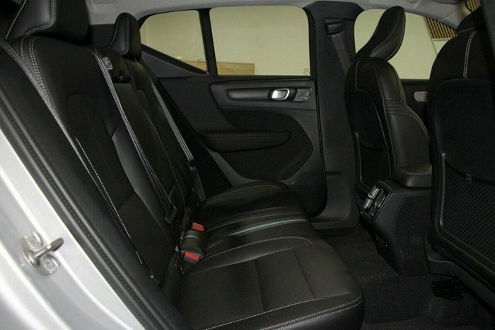 2024 Volvo XC40 Ultimate B4 Dark MY24 AWD Silver Dawn