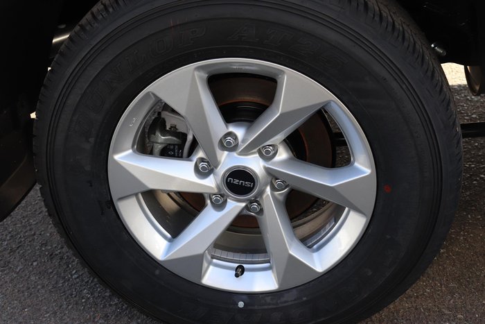 2025 Isuzu MU-X LS-M