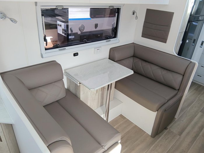 2018 Nova 19-1R Metrolink
