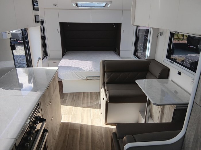 2018 Nova 19-1R Metrolink