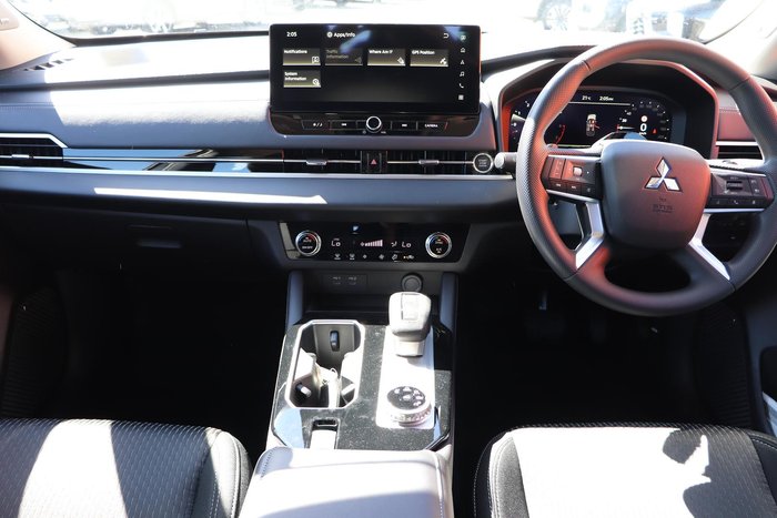 2025 Mitsubishi Outlander ES