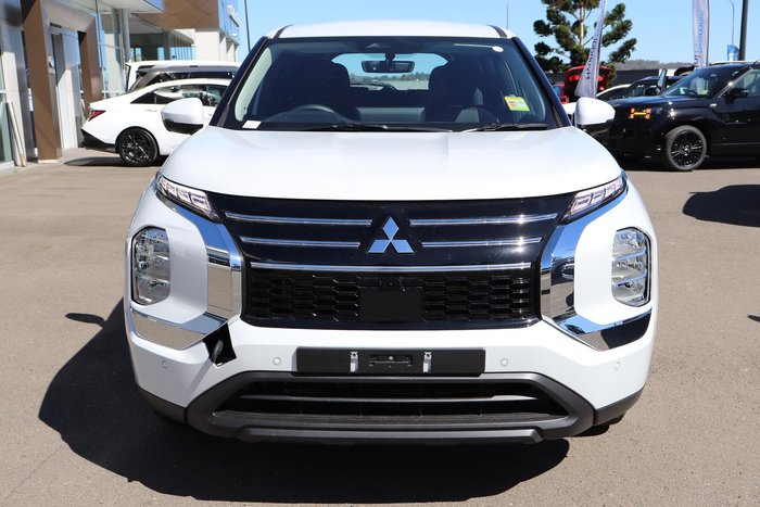 2025 Mitsubishi Outlander ES