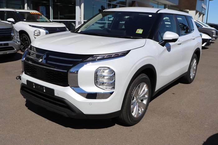 2025 Mitsubishi Outlander ES