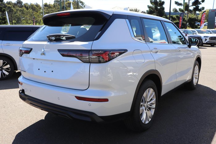 2025 Mitsubishi Outlander ES