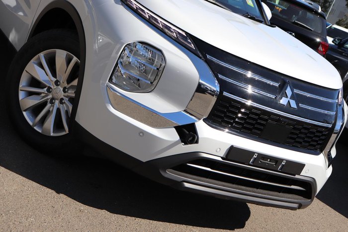 2025 Mitsubishi Outlander ES