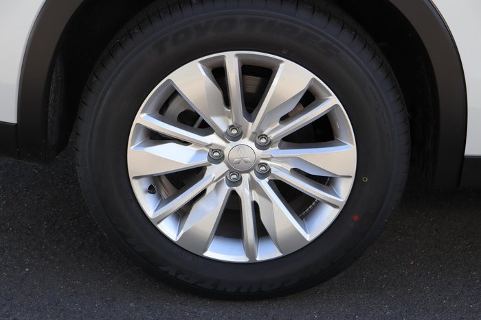 2025 Mitsubishi Outlander ES