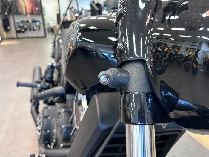 2018 Indian SCOUT BOBBER THUNDER BLACK Thunder Black