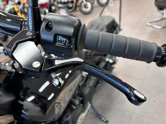 2018 Indian SCOUT BOBBER THUNDER BLACK Thunder Black