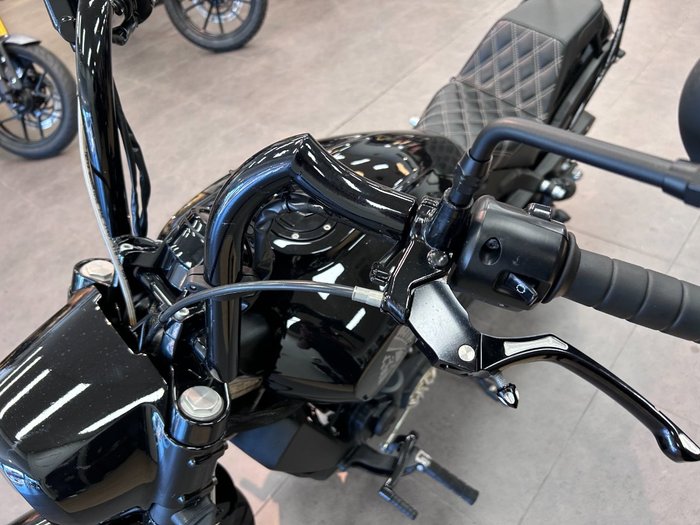 2018 Indian SCOUT BOBBER THUNDER BLACK Thunder Black