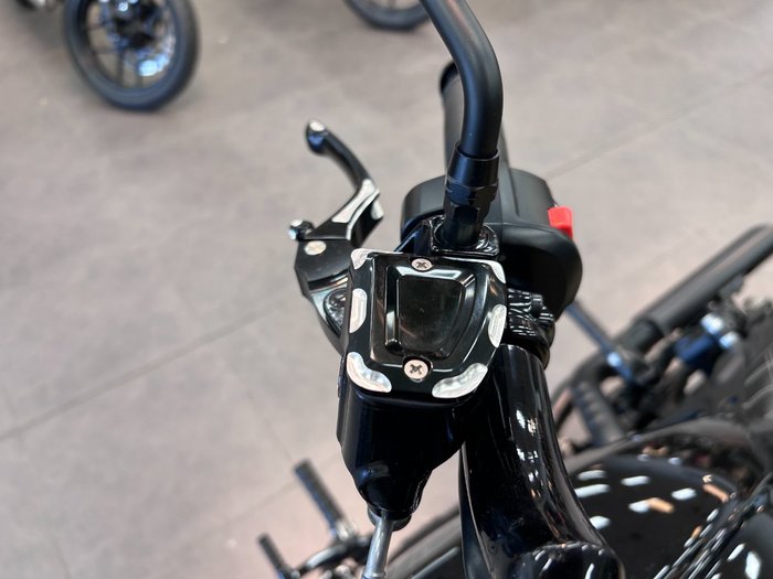 2018 Indian SCOUT BOBBER THUNDER BLACK Thunder Black
