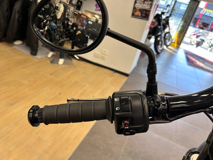 2018 Indian SCOUT BOBBER THUNDER BLACK Thunder Black