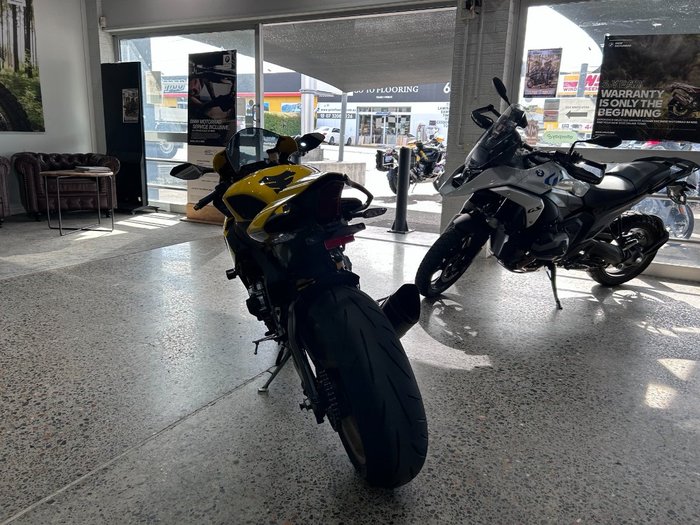 2016 Yamaha YZF-R1 YELLOW