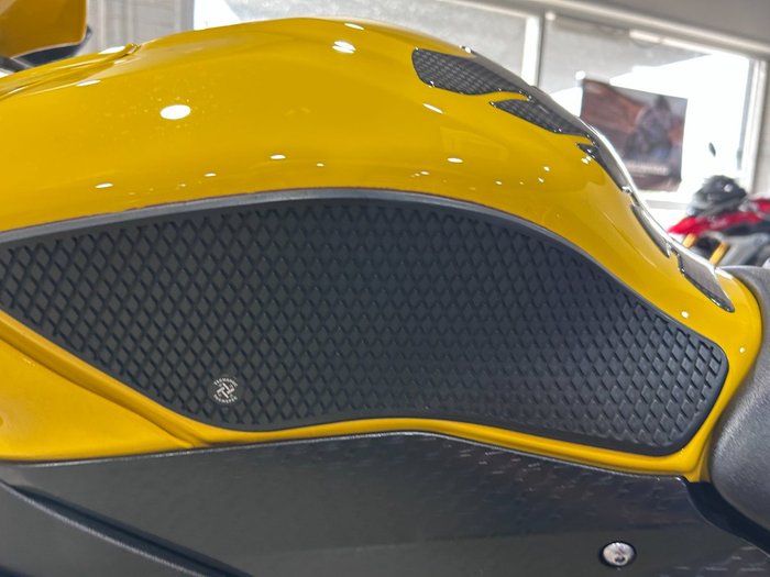 2016 Yamaha YZF-R1 YELLOW