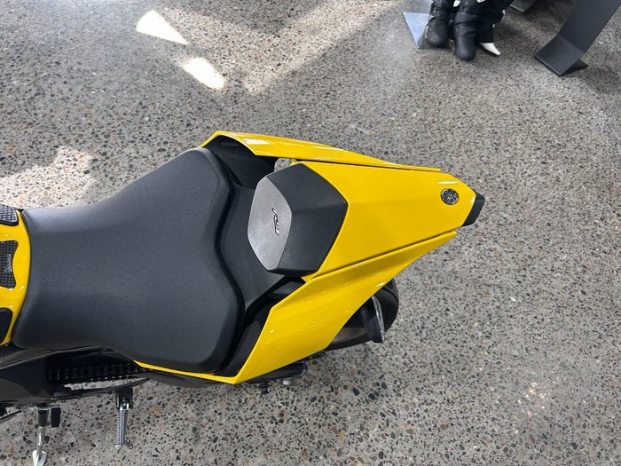 2016 Yamaha YZF-R1 YELLOW