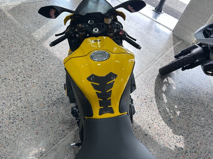 2016 Yamaha YZF-R1 YELLOW