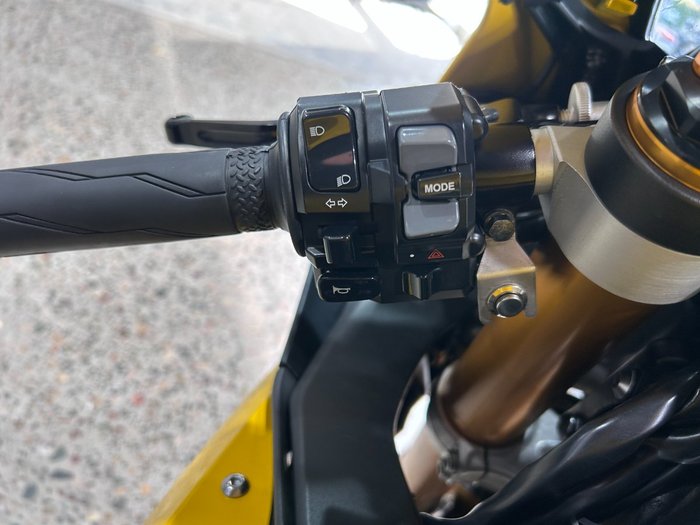 2016 Yamaha YZF-R1 YELLOW