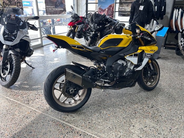 2016 Yamaha YZF-R1 YELLOW