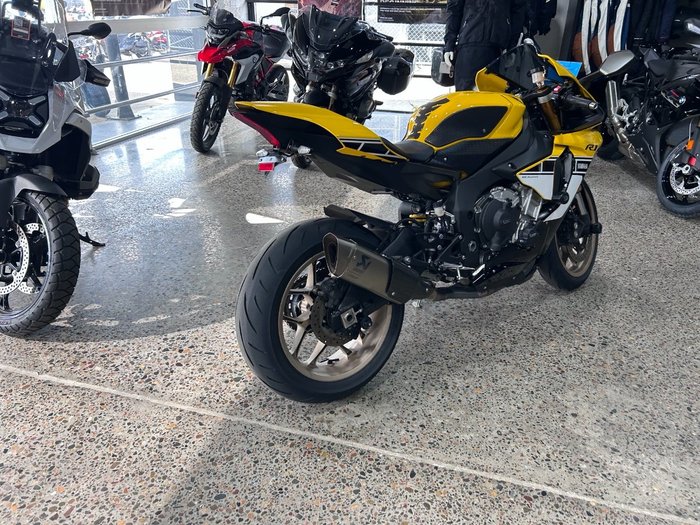 2016 Yamaha YZF-R1 YELLOW