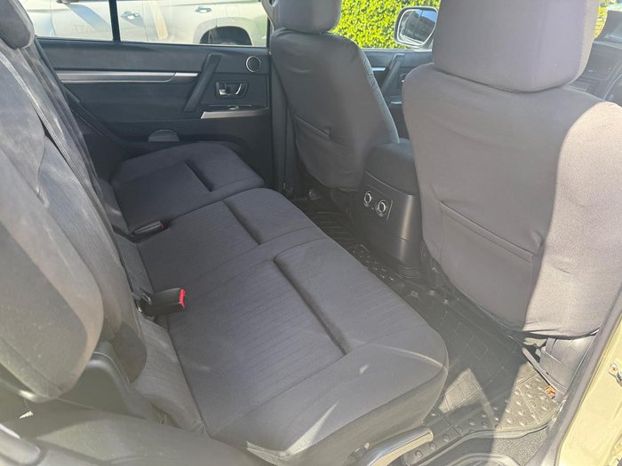 2012 Mitsubishi Pajero GLX