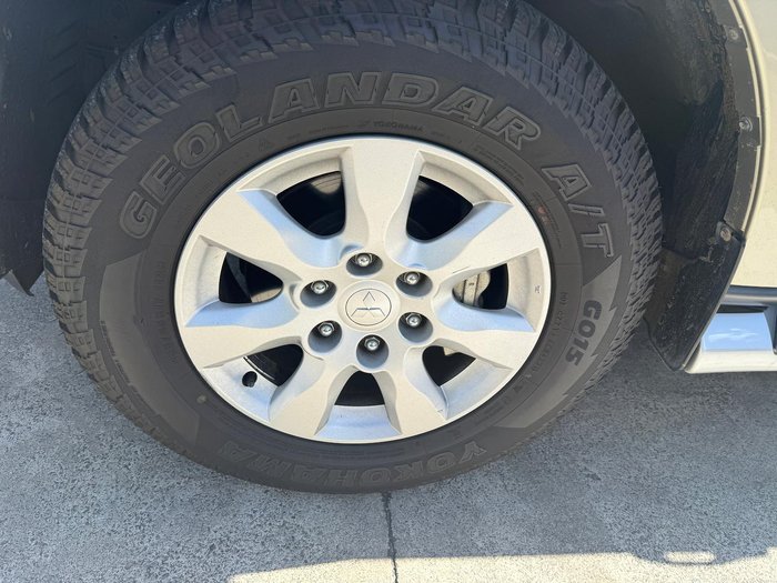2012 Mitsubishi Pajero GLX