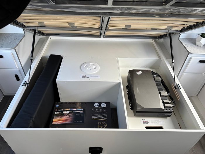 2025 JB Caravans Scorpion Sting 21'6