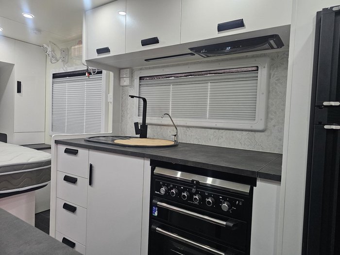 2023 VICTORY CARAVANS 21 FAMILY BUNK OFFROAD