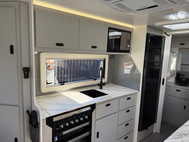 2023 JB Caravans Gator-X 17'10
