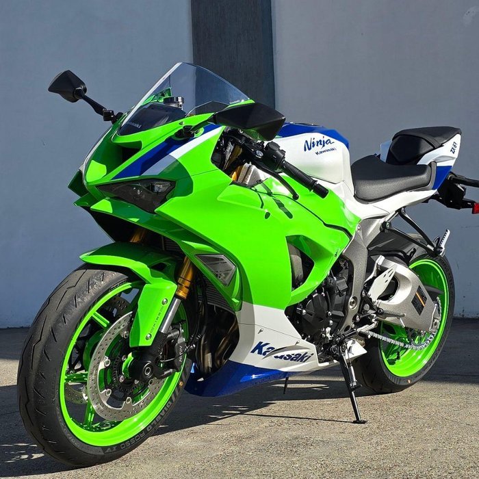 2024 Kawasaki Ninja ZX-6R 40th Anniversary Edition Ninja Green
