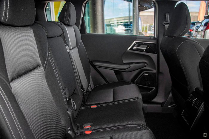 2025 Mitsubishi Outlander ES