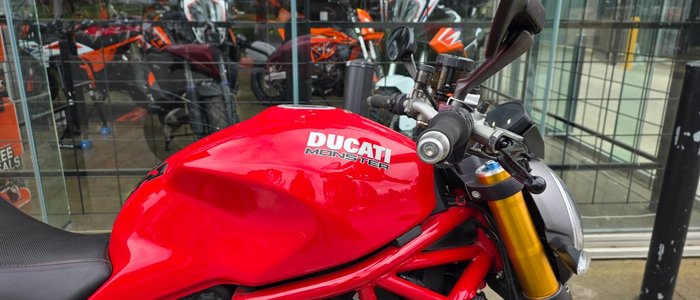 2015 DUCATI MONSTER 1200S RED