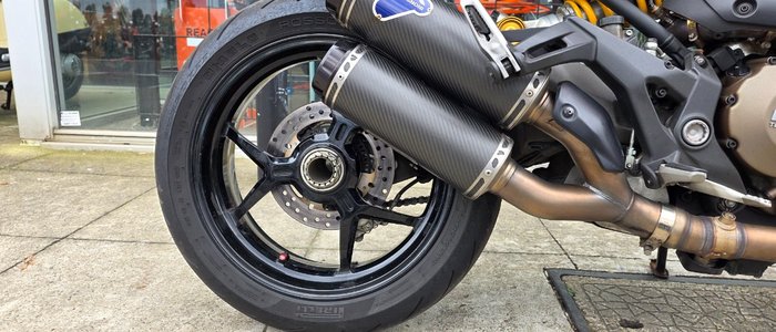 2015 DUCATI MONSTER 1200S RED