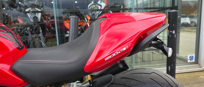 2015 DUCATI MONSTER 1200S RED