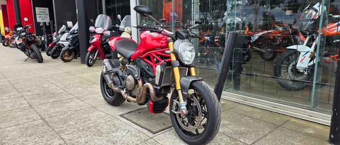 2015 DUCATI MONSTER 1200S RED