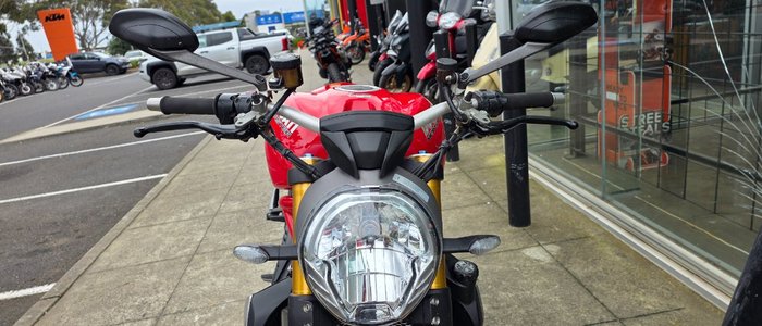 2015 DUCATI MONSTER 1200S RED