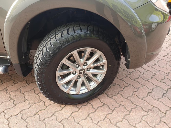 2015 Mitsubishi Triton Exceed MQ MY16 4X4 Dual Range Earth Green