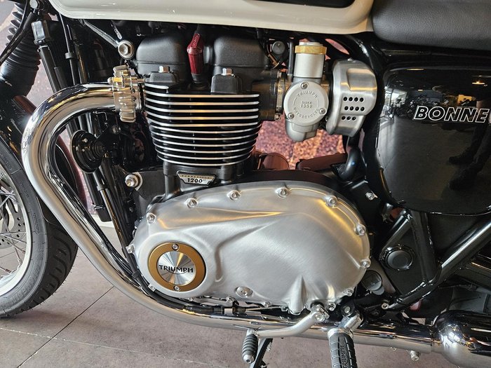 2025 Triumph Bonneville T120 Bonneville White