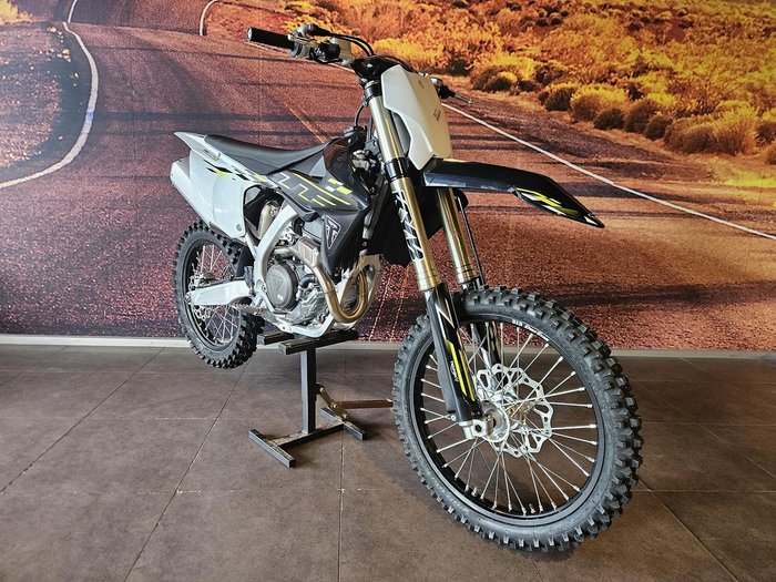 2025 Triumph TF 250-X Off Road White