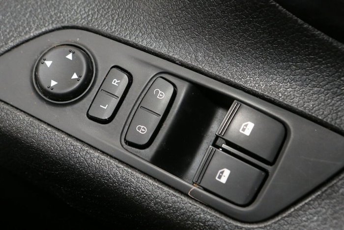 2022 LDV G10 +