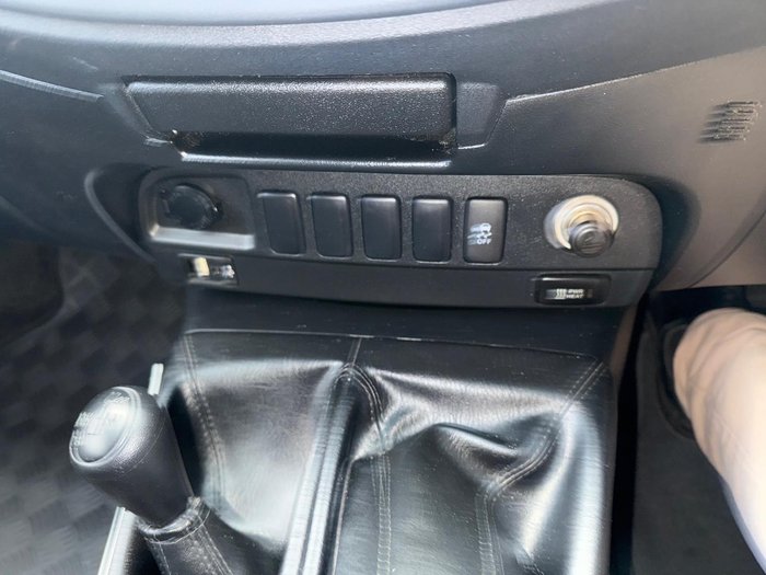 2015 Toyota Hilux SR5 KUN26R MY14 4X4 Dual Range Silver Sky