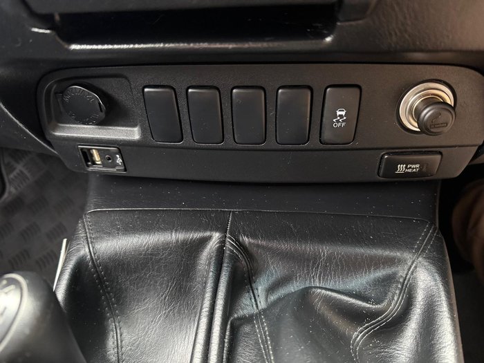 2015 Toyota Hilux SR5 KUN26R MY14 4X4 Dual Range Silver Sky