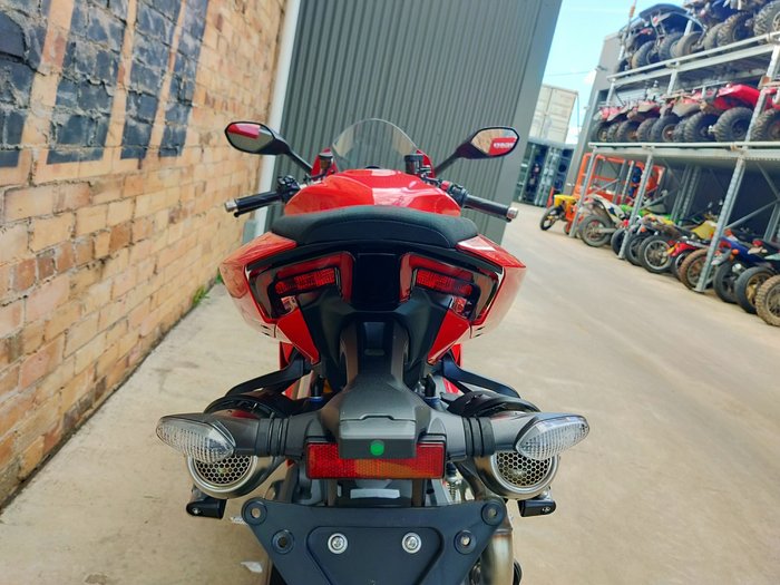 2025 DUCATI PANIGALE V2 ROAD RED