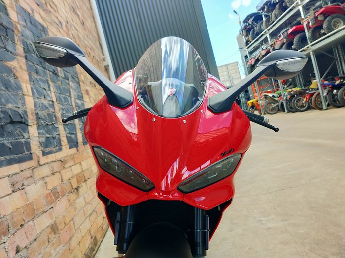 2025 DUCATI PANIGALE V2 ROAD RED