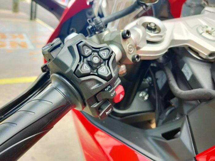 2025 DUCATI PANIGALE V2 ROAD RED