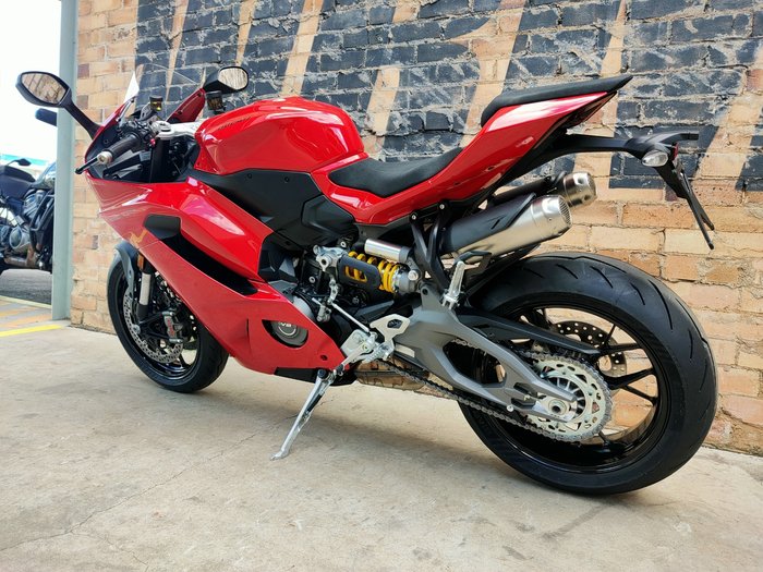 2025 DUCATI PANIGALE V2 ROAD RED