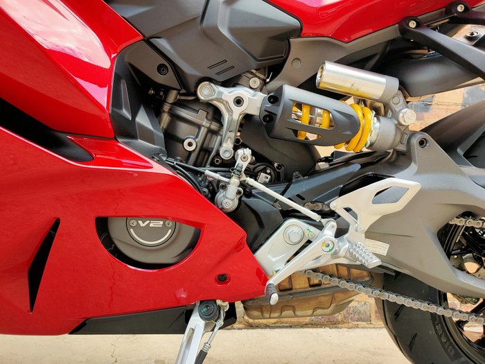 2025 DUCATI PANIGALE V2 ROAD RED